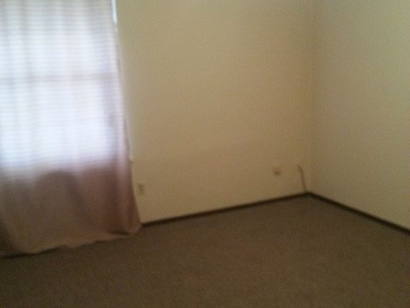 3rd image of 400 Knollwood Cir
