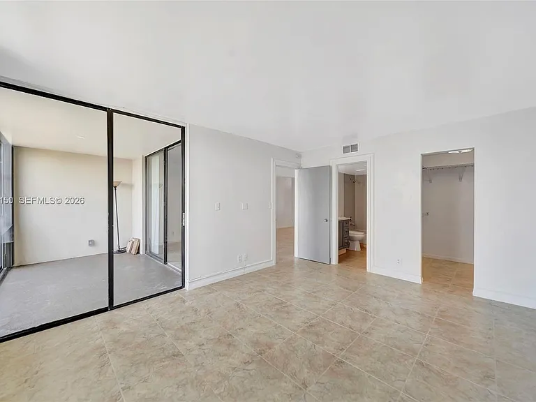 117 Lake Emerald Dr #408 — Photo 22
