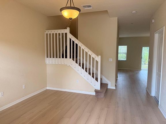 4th image of 181 SW Otter Run Place