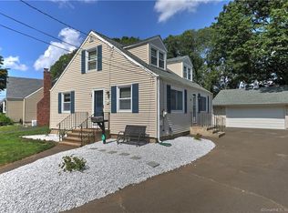 34 Lakeside Rd, Milford, CT 06460