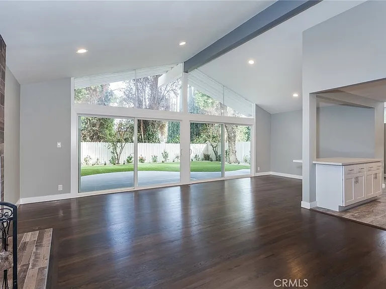 16231 Moorpark St — Photo 8