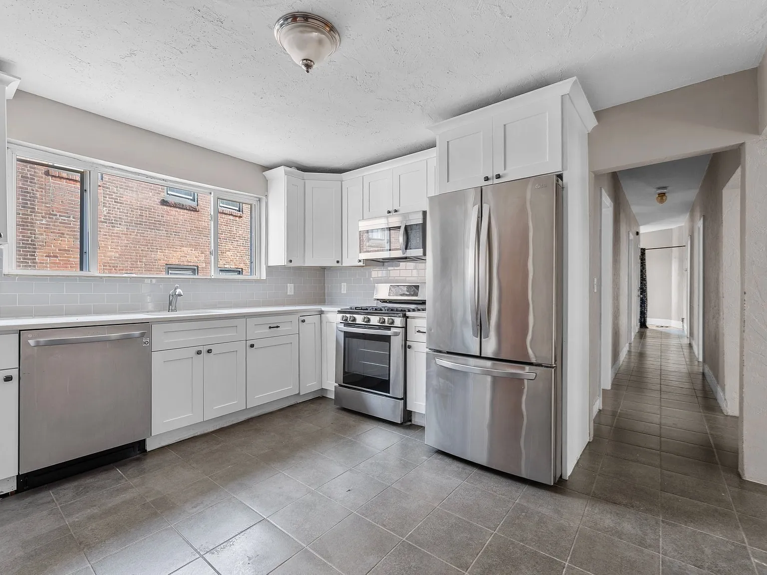 4 bed, 1.0 bath, 1410 sqft, $3,300 — Photo 1