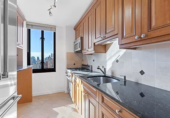 4th image of 407 Park Ave S APT 22B