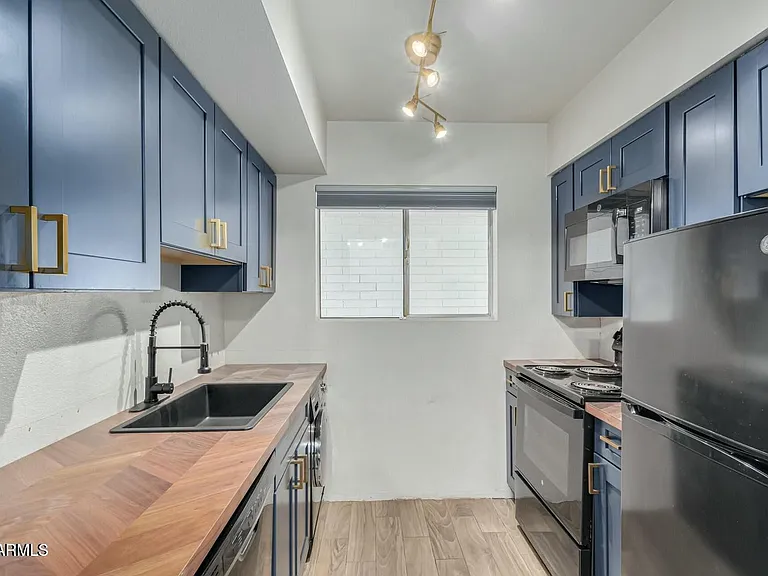 721 E Montebello Ave #108 — Photo 15
