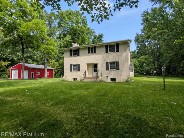 1430 Dauner Rd, Fenton, MI 48430