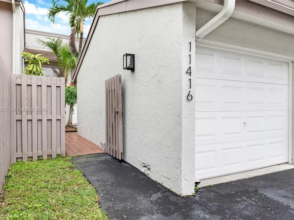 11416 SW 110th Ln, Miami, FL 33176