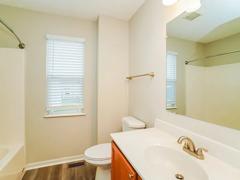 1272 Poplar Creek Ct — Photo 16
