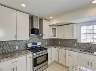 29 Fairfax Rd, Edison, NJ 08817