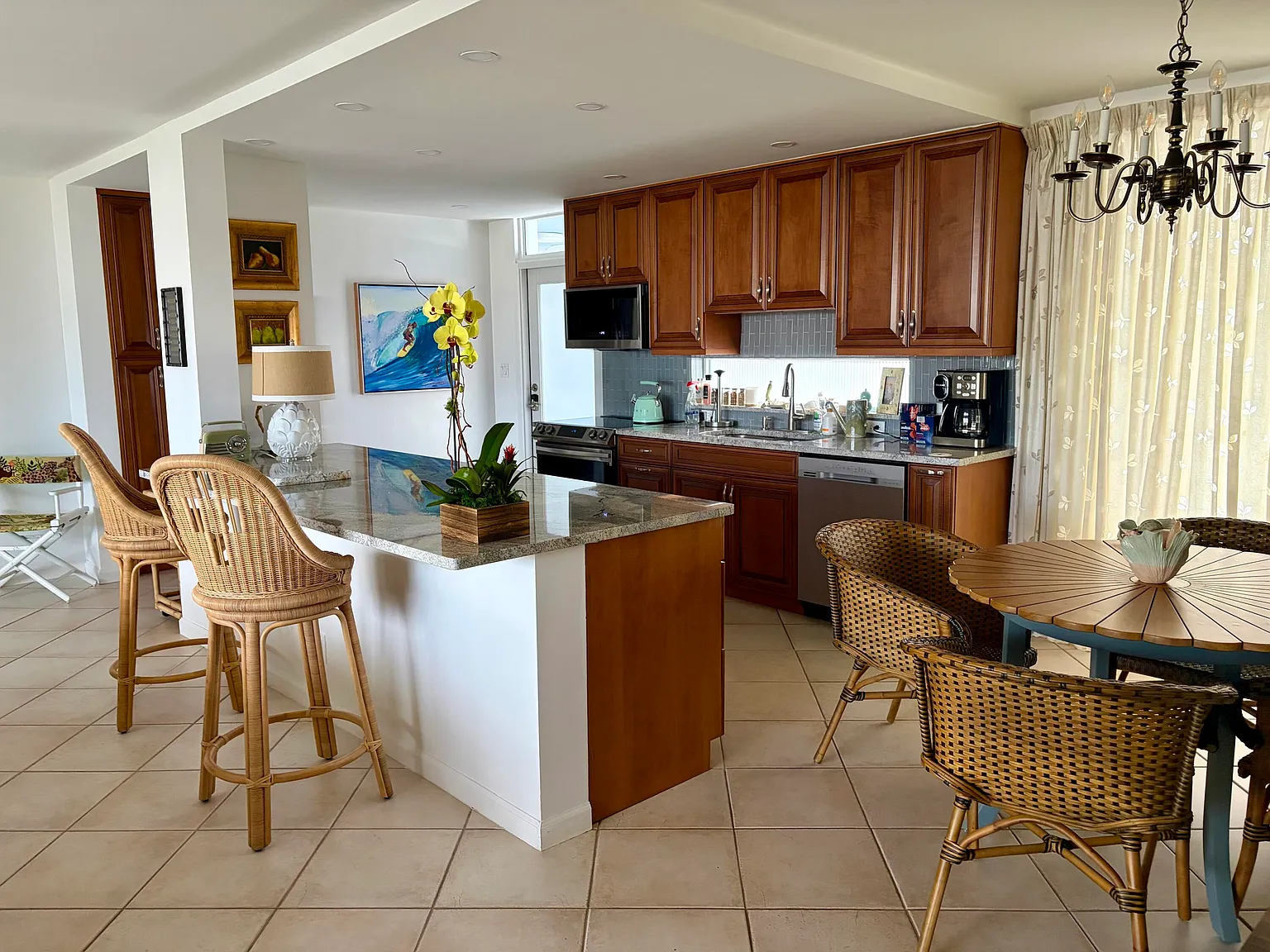 Ocean East Apartments — Photo 3