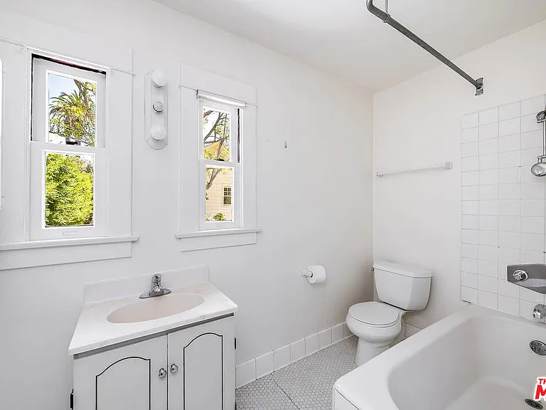 809 N Bedford Dr — Photo 49