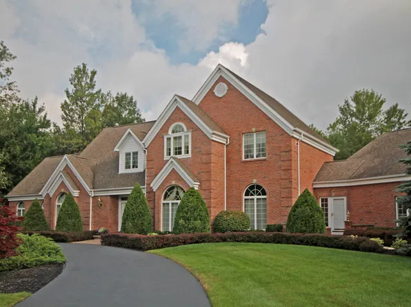 8830 Cambridge Ct, East Amherst, NY 14051