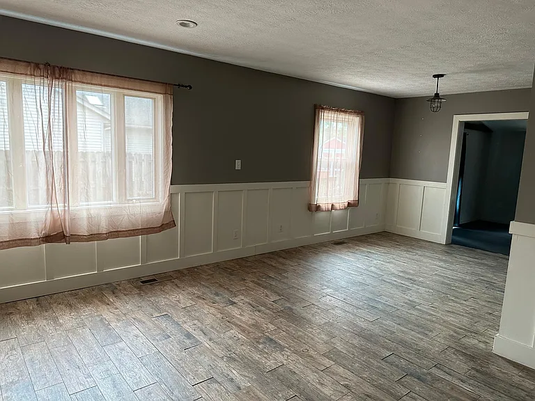 625 Kent Ave — Photo 13