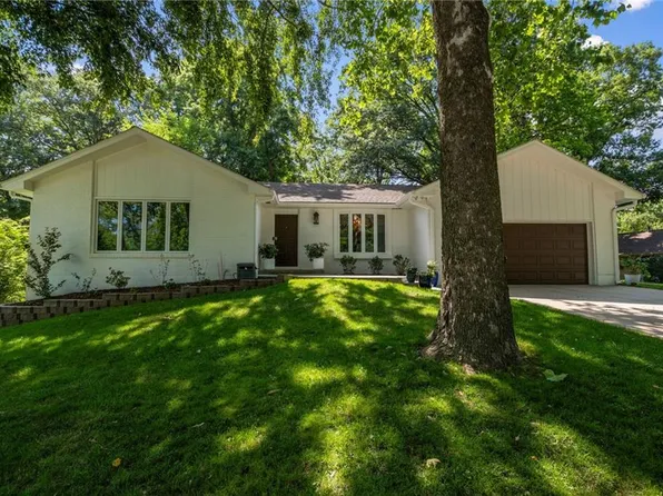 4215 NW Claymont Dr, Kansas City, MO 64116