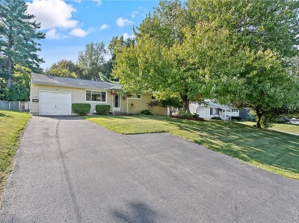104 Fairwood Dr, Syracuse, NY 13219