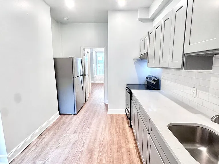 827-829 W Linden St — Photo 7