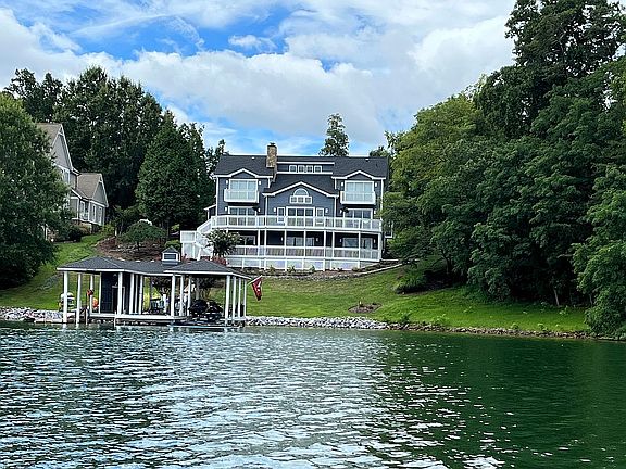4th image of 94 Pine Bay Dr