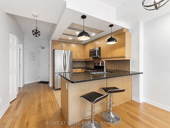 4th image of 134 York St #1009