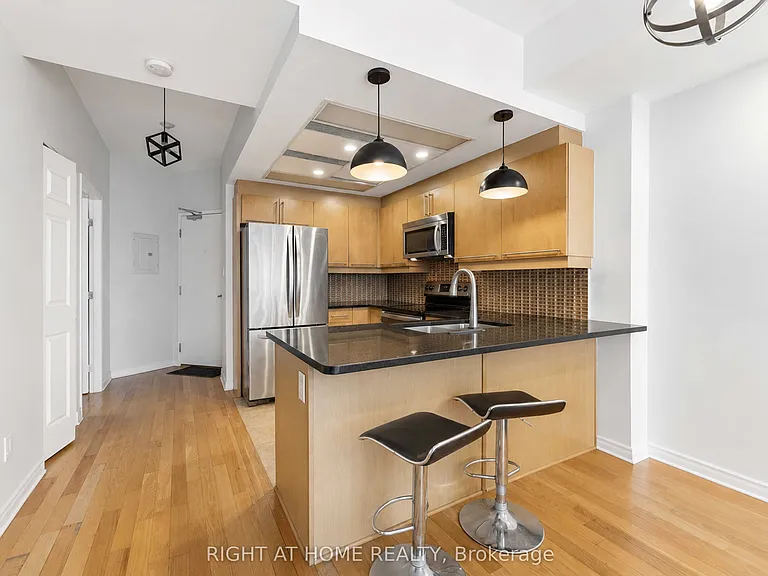 134 York St #1009 — Photo 4