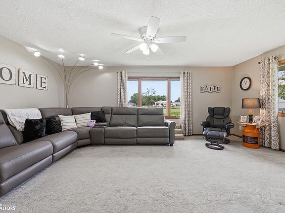5th image of 205 Mannavista Ln