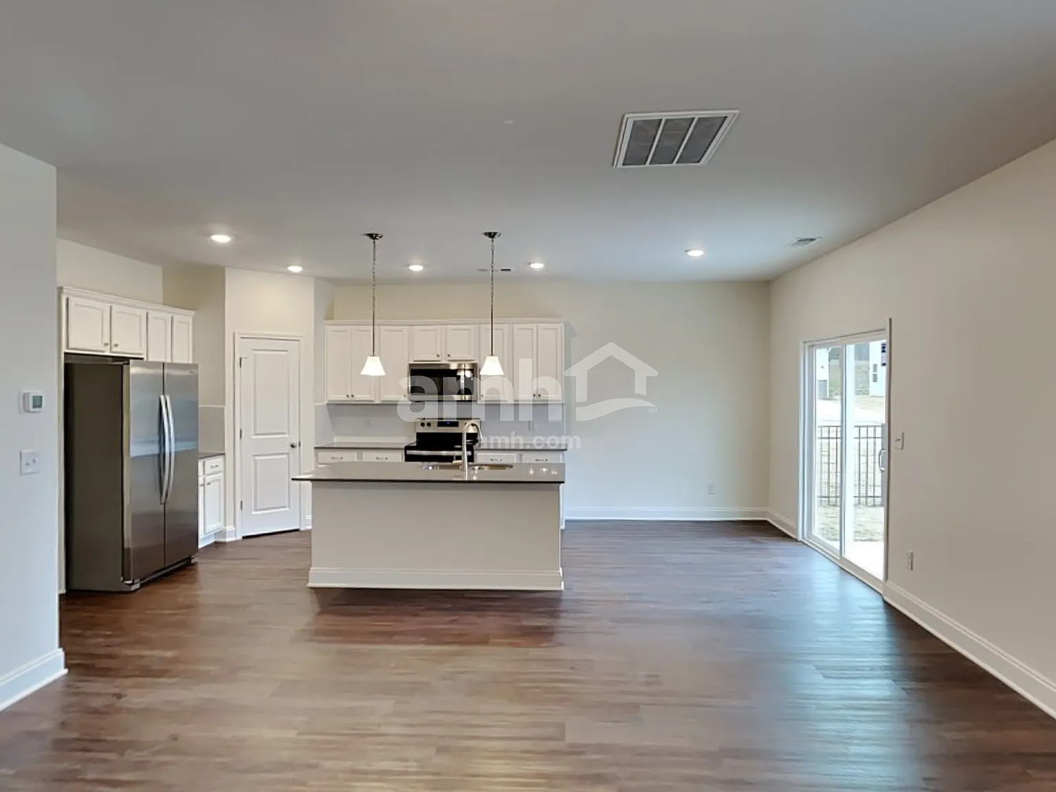 4 bed, 2.5 bath, 2297 sqft, $2,875 — Photo 3