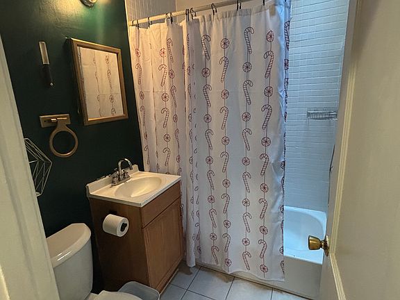 3rd image of 1917 D St NE