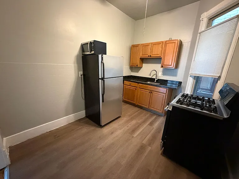 116-118 Center Street — Photo 2