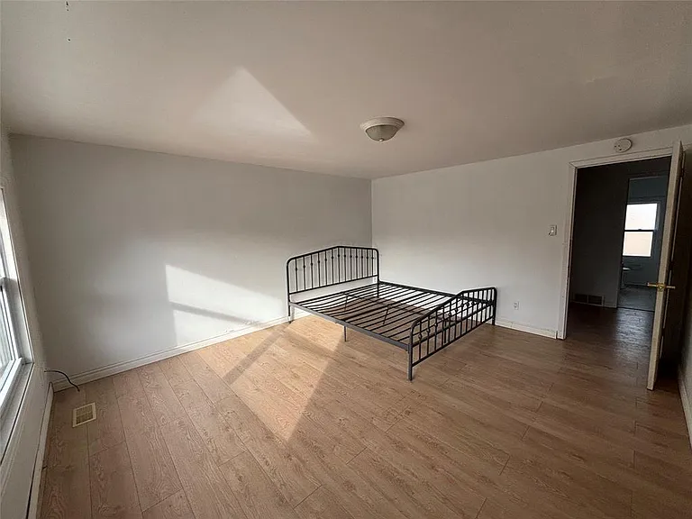834 Exmouth St #22 — Photo 13