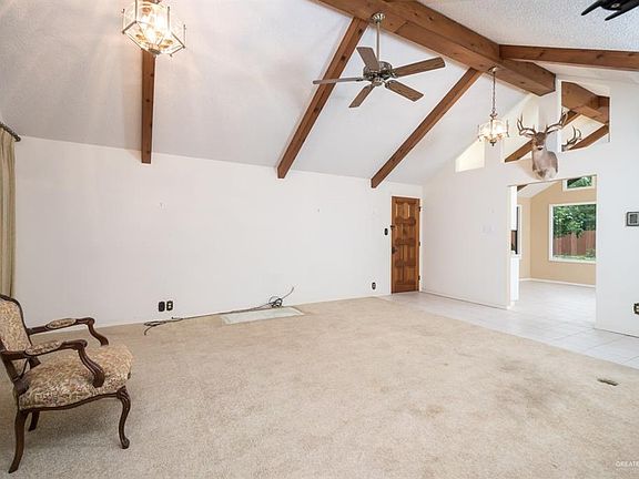 4th image of 104 Bouganvilla St