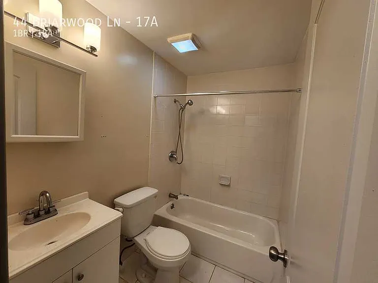 44 Briarwood Ln #17A — Photo 8