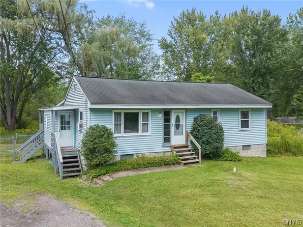 8921 Ash Ln, Bridgeport, NY 13030