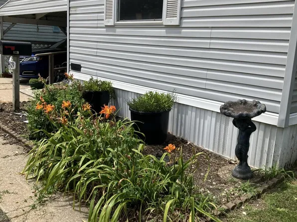 829 Quiet Harbor St #11, Creston, IA 50801