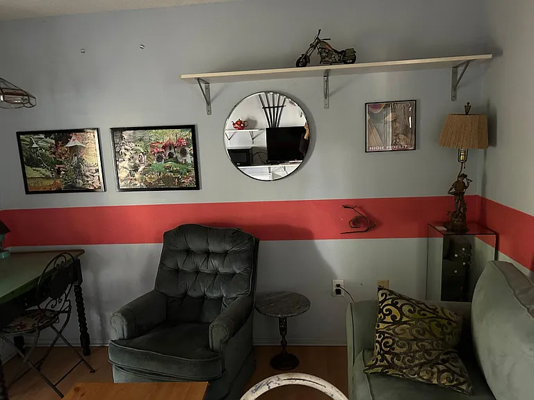 Sitting room.