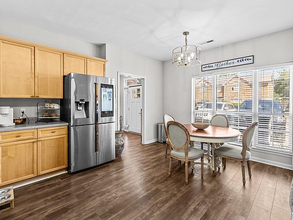 2nd image of 630 Parkside Cir
