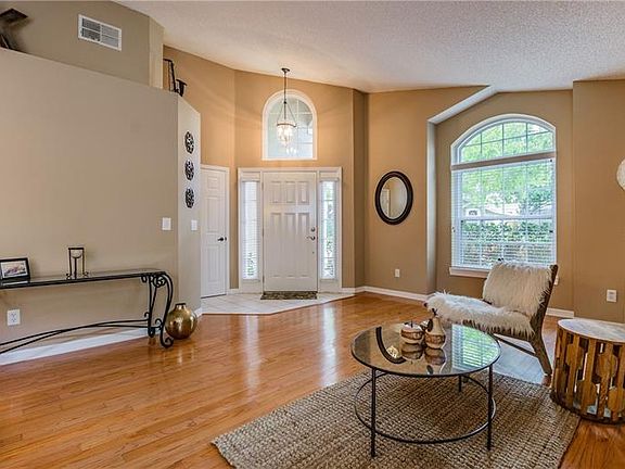 2nd image of 885 N Lake Claire Cir