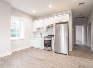 15 S Saxon Ave #3, Bay Shore, NY 11706