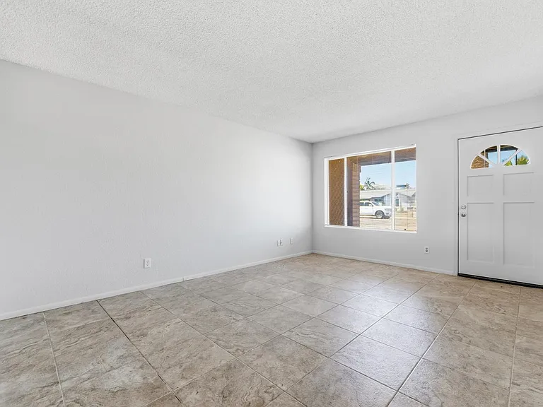 4047 W Sweetwater Ave — Photo 8