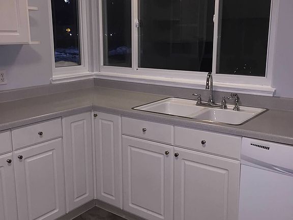 5th image of 122 Chatham Ave