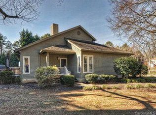 102 Pinewood Dr, Huntersville, NC 28078