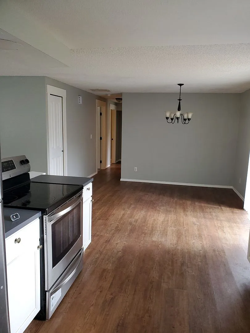 Three Bedroom Home with a garage in Lincoln City! — Photo 3