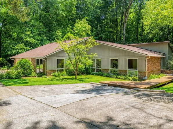 1690 Trotters Ln, Stone Mountain, GA 30087