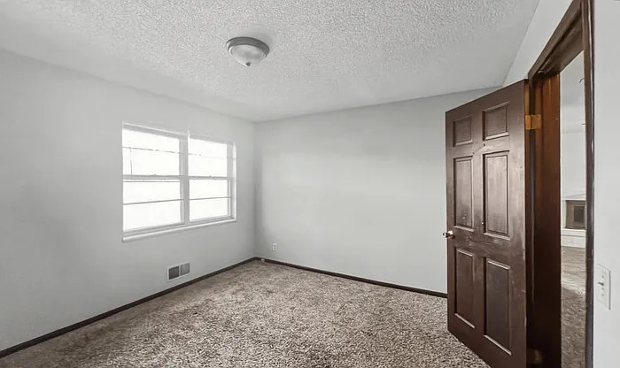2356 S Crysler Ave — Photo 11