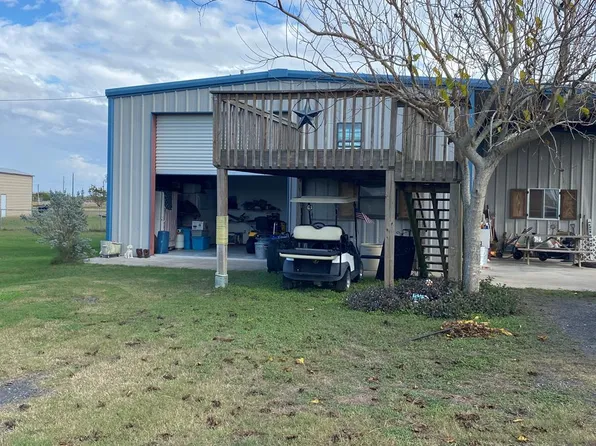38 Eel Ct, Palacios, TX 77465