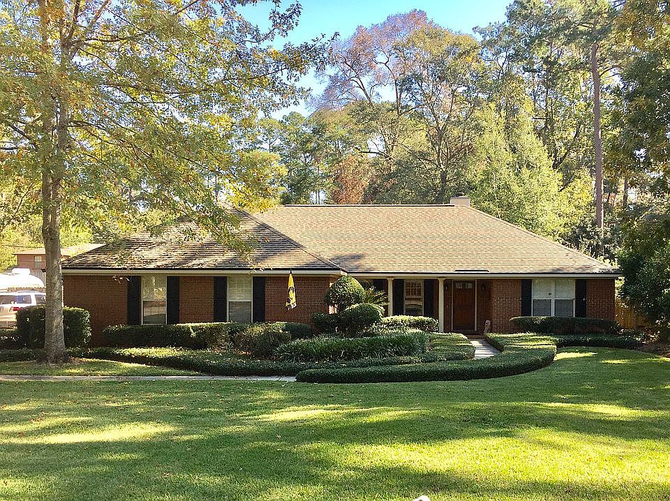 1st image of 1825 Country Club Dr