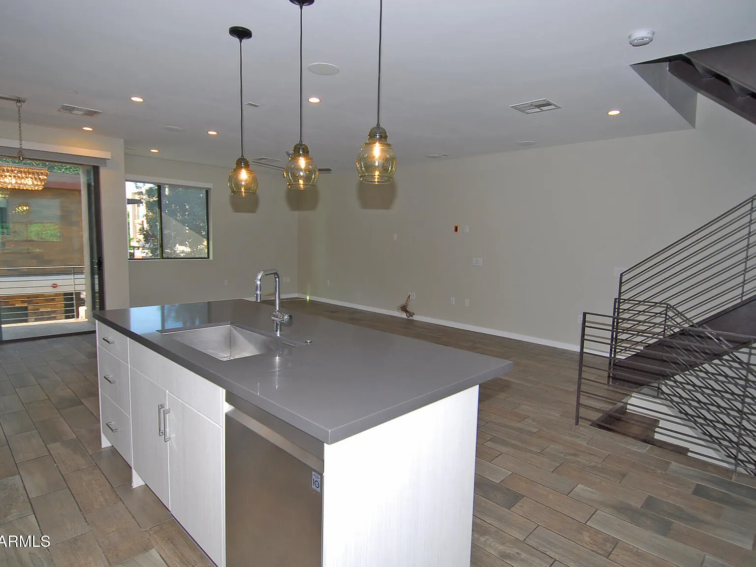 3 bed, 3.5 bath, 1897 sqft, $4,000 — Photo 3