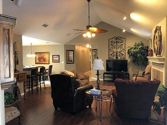3rd image of 3512 Shell Ave