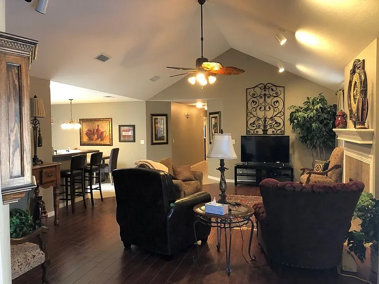 3512 Shell Ave — Photo 3