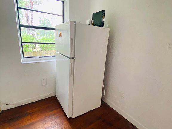 5th image of 8918 Collins Ave #1