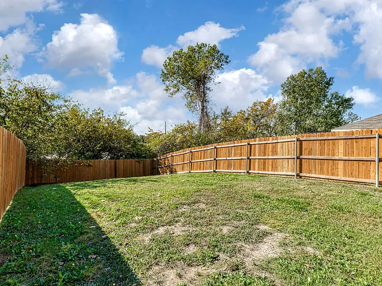 365 Orbit Dr — Photo 27