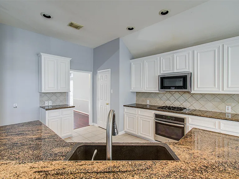 14731 Raven Hollow Ln — Photo 11