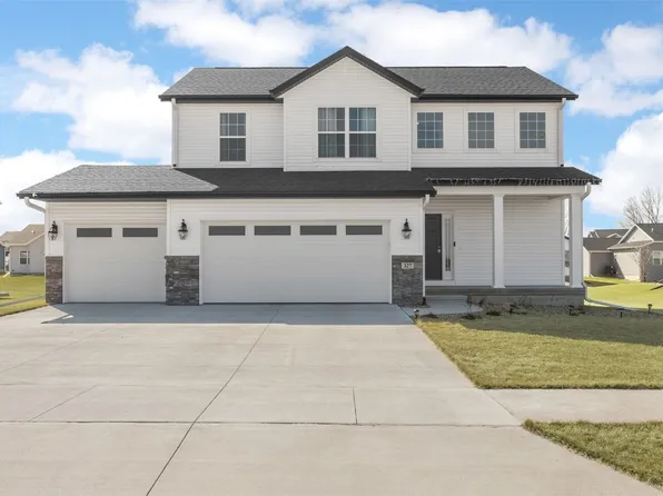 327 Meadows Field Dr NE, Cedar Rapids, IA 52402